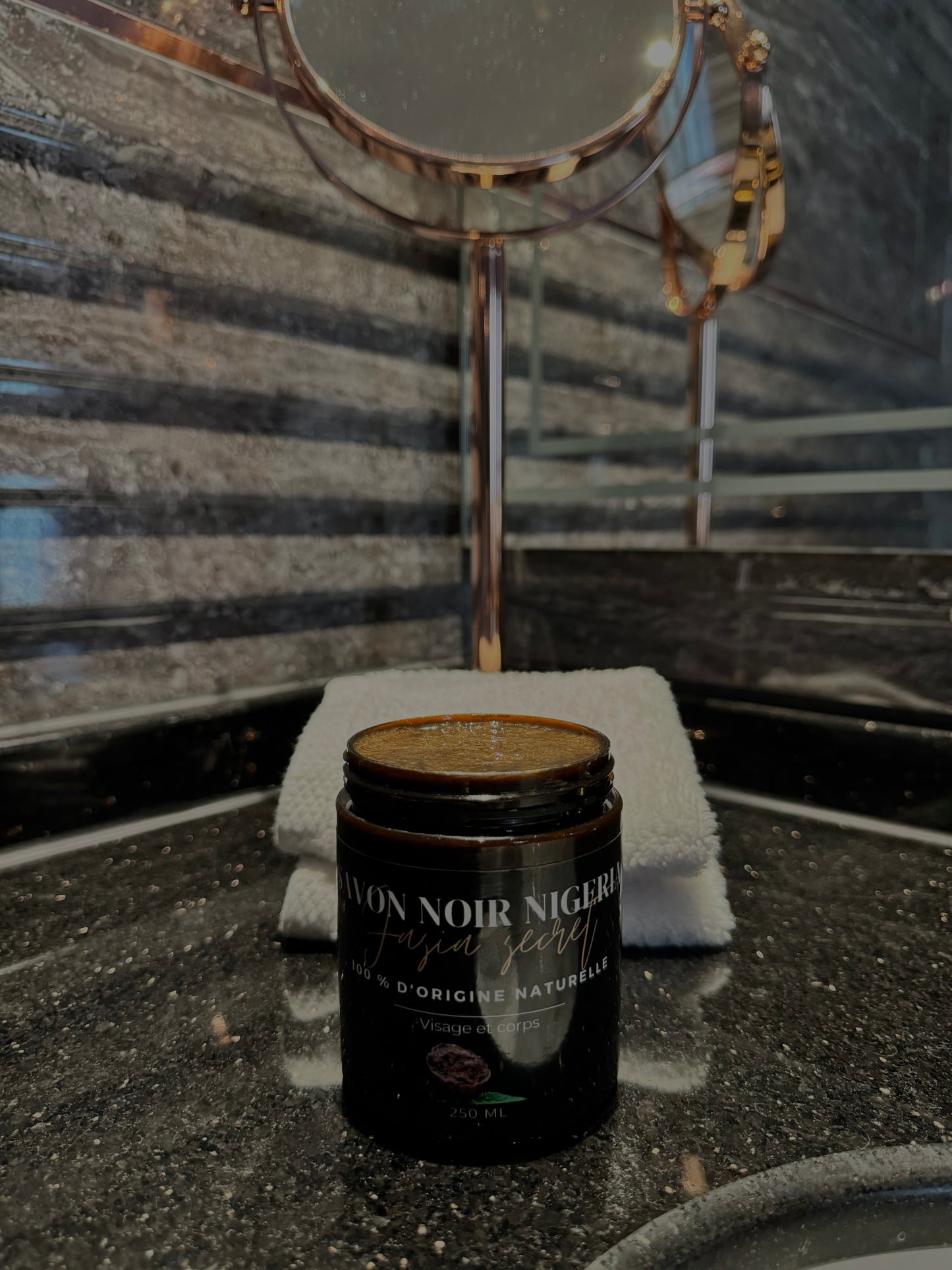 Savon noir du Nigeria hydratant ( traité )